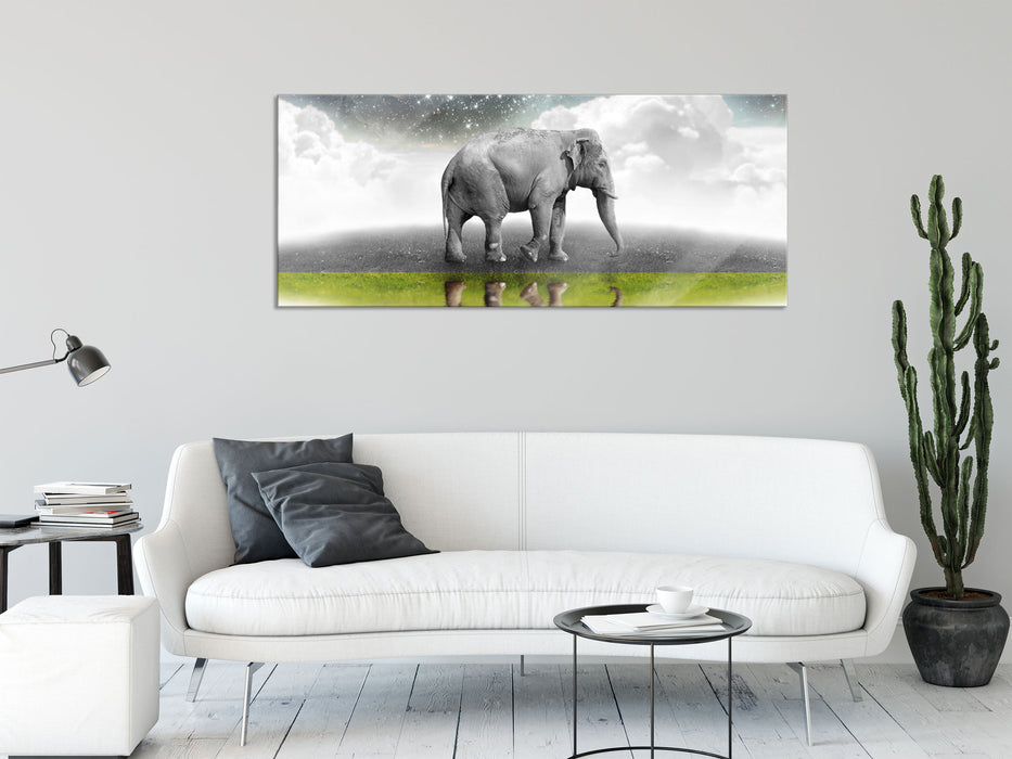 Traumhafter Elefant auf Wiese, Glasbild Panorama