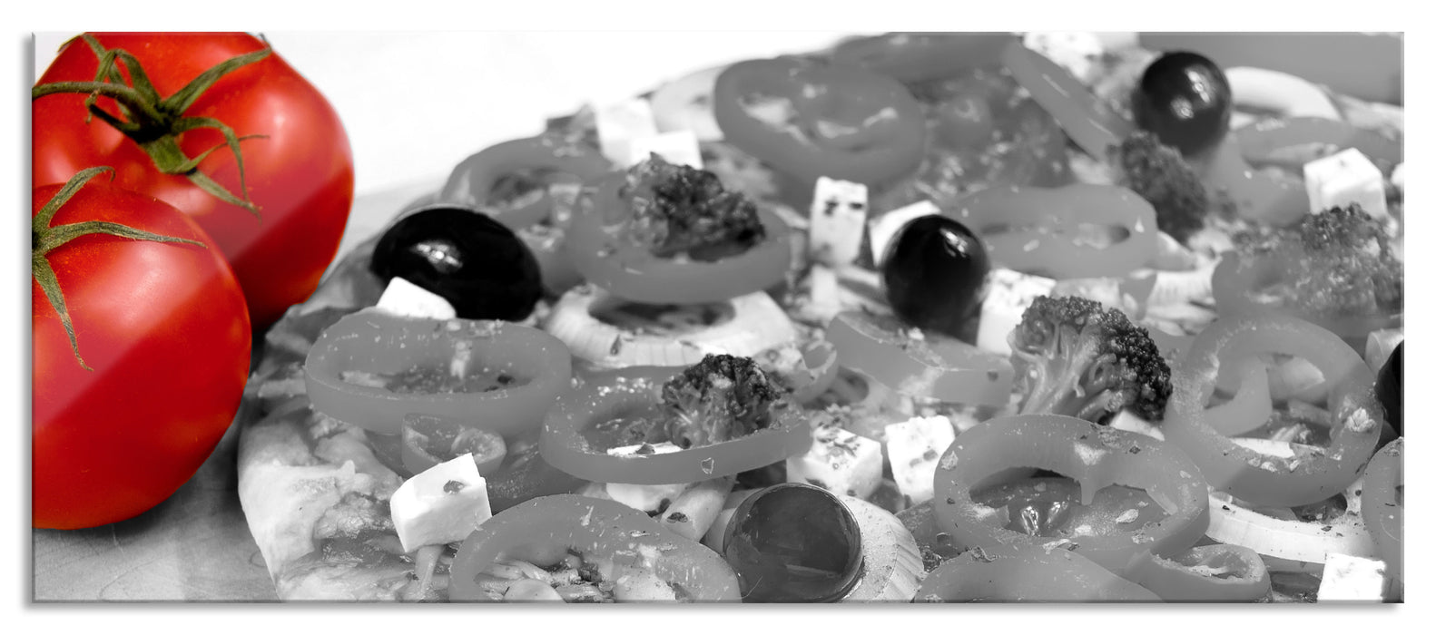 Pizza mit Oliven und Hirtenkäse, Glasbild Panorama