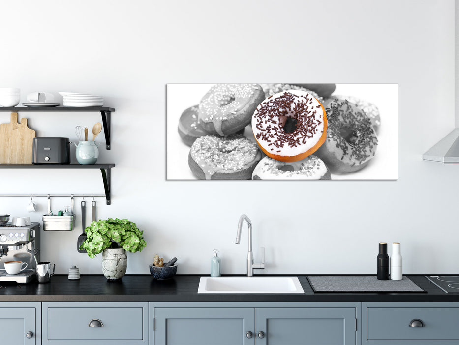 Donut mit Glasur und Liebesperlen, Glasbild Panorama