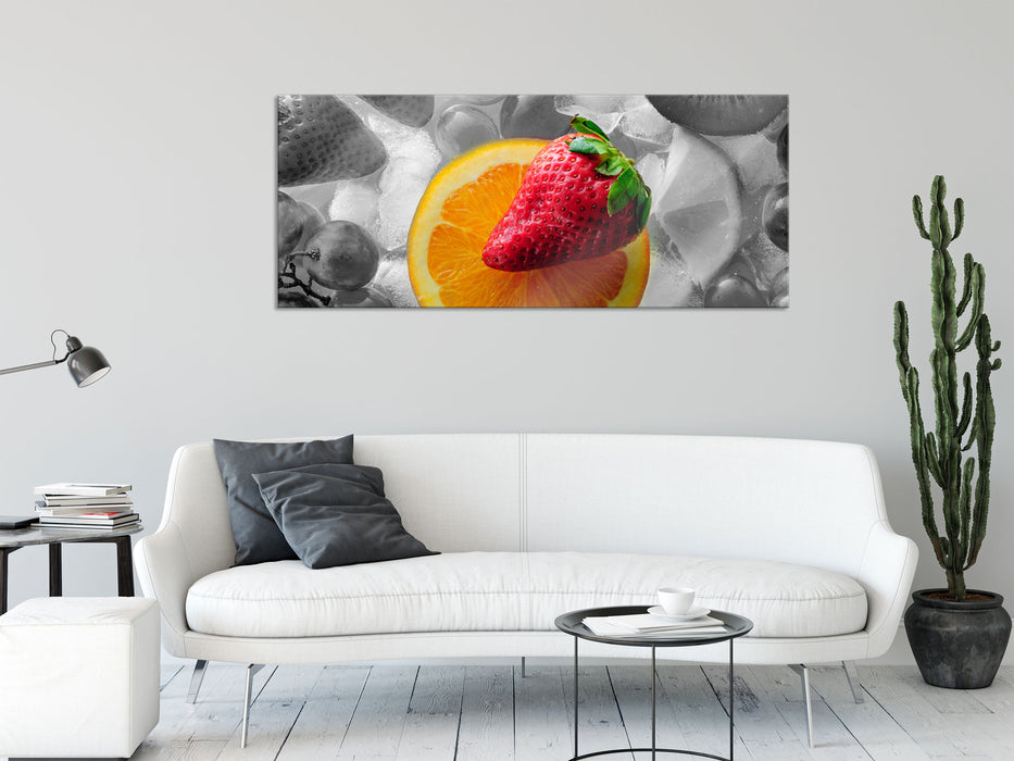 Leckere Orange mit Erdbeere, Glasbild Panorama