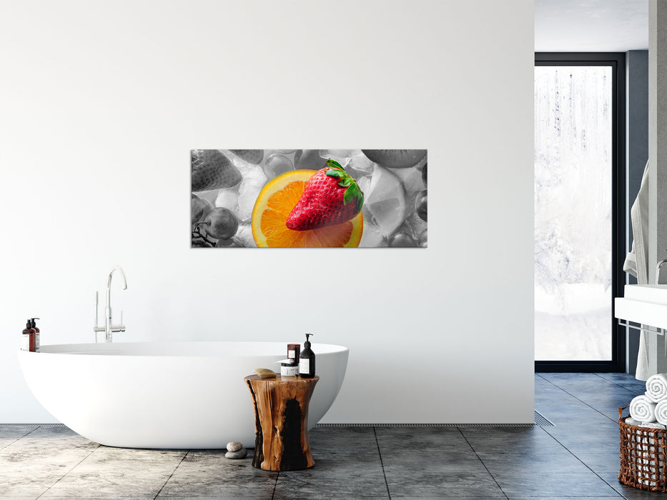 Leckere Orange mit Erdbeere, Glasbild Panorama