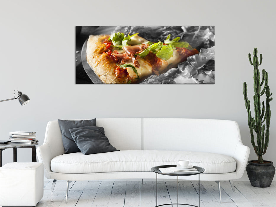 Pizza mit Bacon und Rucola, Glasbild Panorama