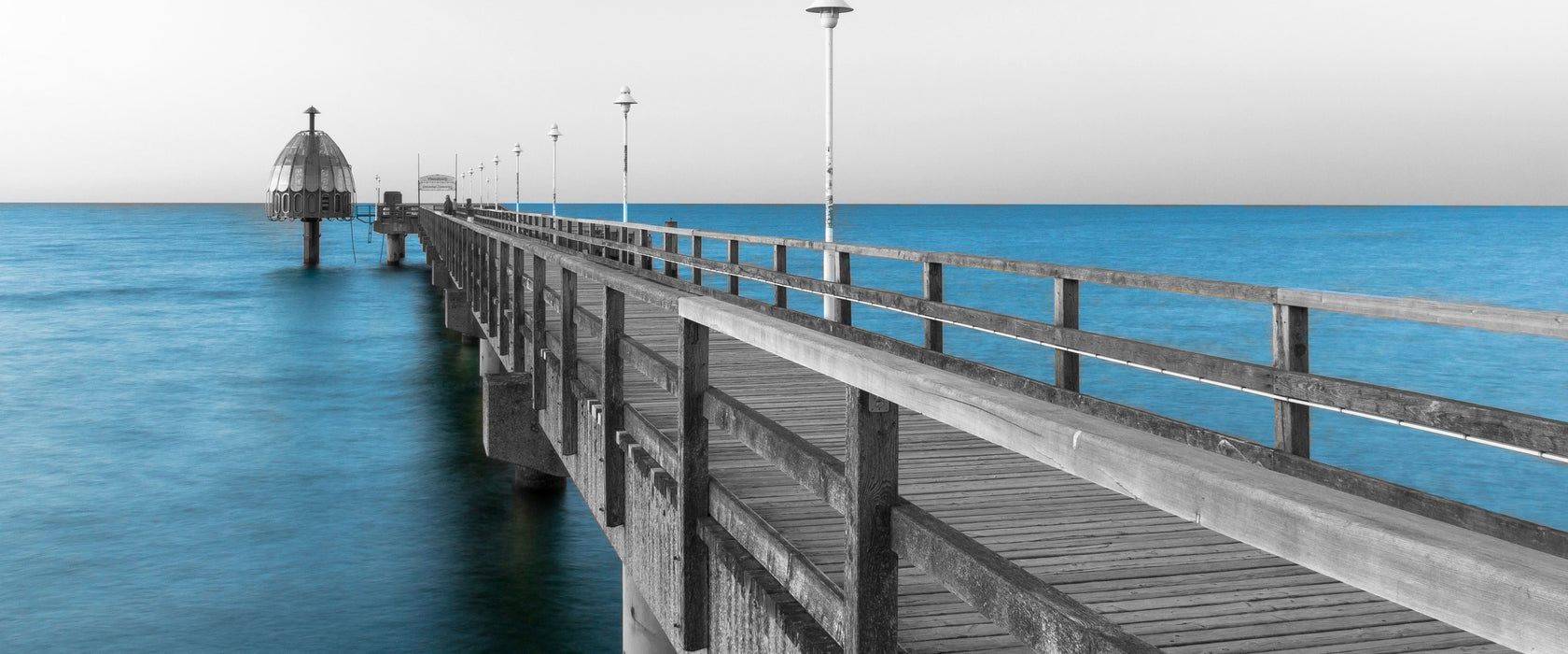 Langer Pier Steg ins Meer, Glasbild Panorama