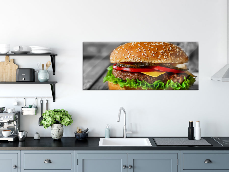 appetitlicher Cheeseburger, Glasbild Panorama