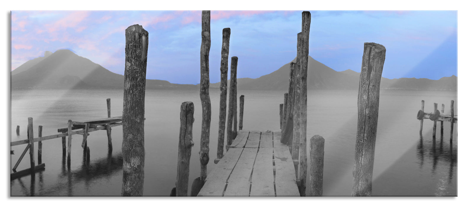 Holzstege am Seeufer, Glasbild Panorama