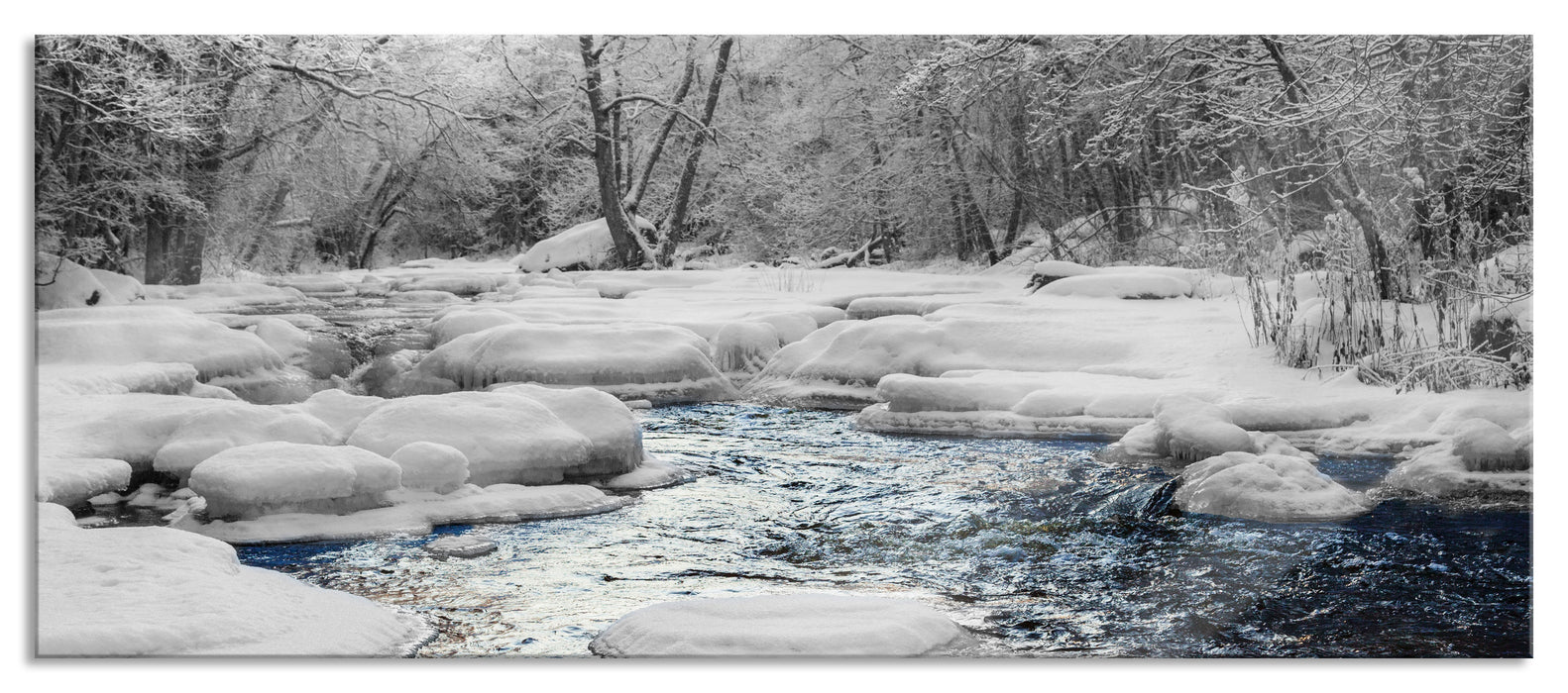 Pixxprint wunderschöner Bach im Winter, Glasbild Panorama