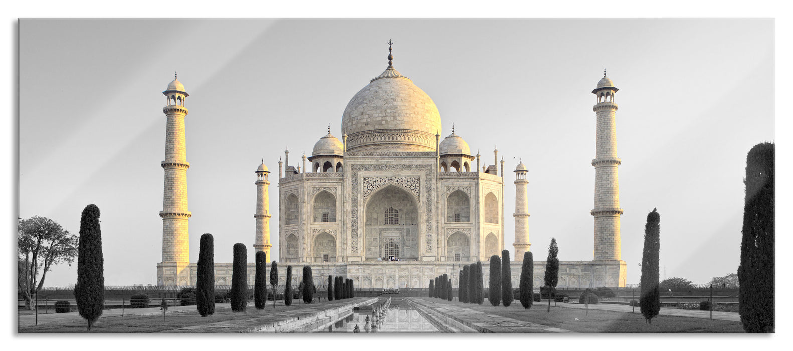 Taj Mahal in ruhiger Umgebung, Glasbild Panorama