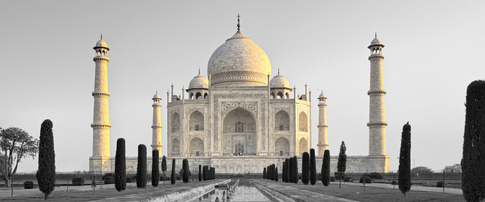 Taj Mahal in ruhiger Umgebung, Glasbild Panorama