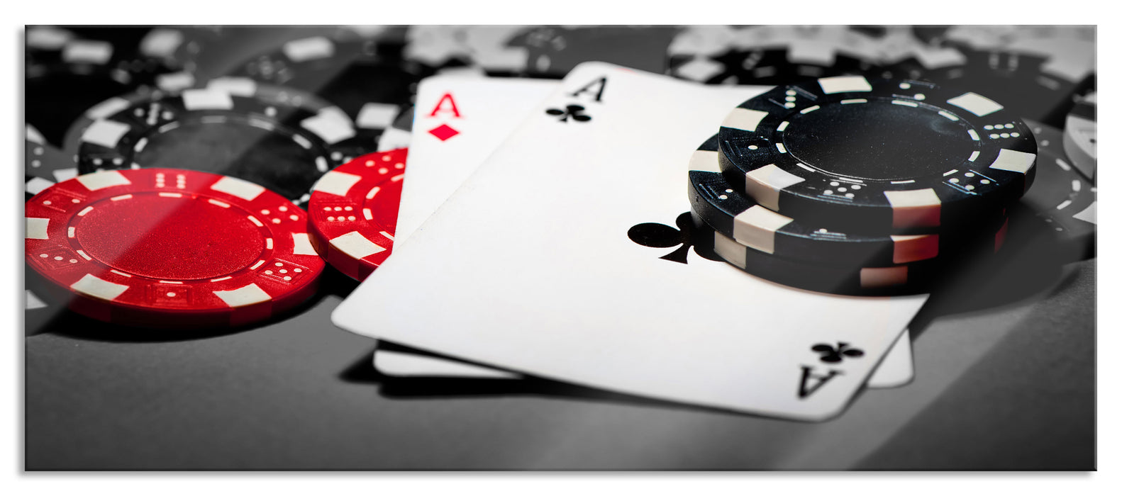 Spielkarten auf Pokertisch, Glasbild Panorama