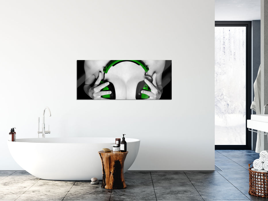 Dark Sexy girl grüne Kopfhörer, Glasbild Panorama