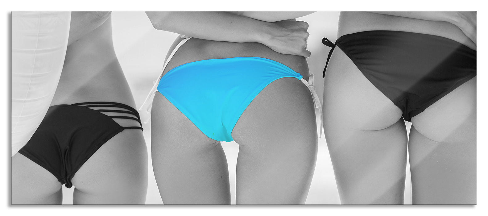 Pixxprint Frauenhintern in Bikinihose, Glasbild Panorama