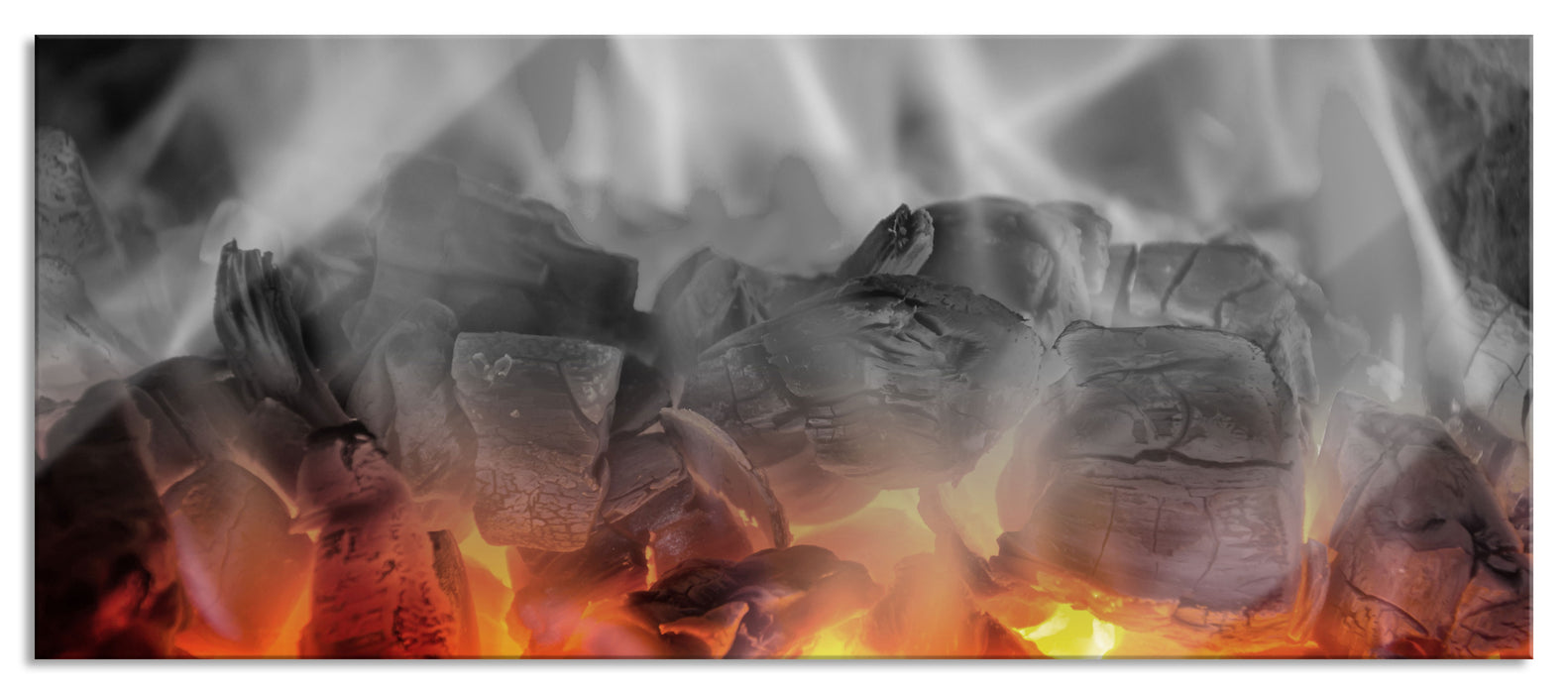 brennende Holzkohle in Kamin, Glasbild Panorama