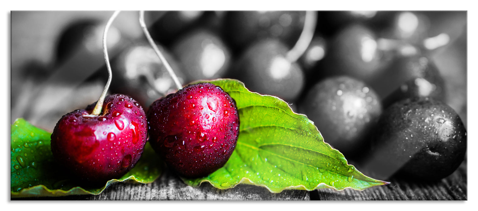 Pixxprint Tautropfen auf Kirschen, Glasbild Panorama