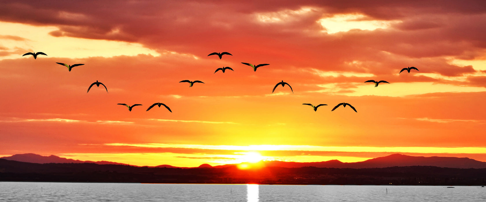 ruhiger See bei Sonnenuntergang, Glasbild Panorama