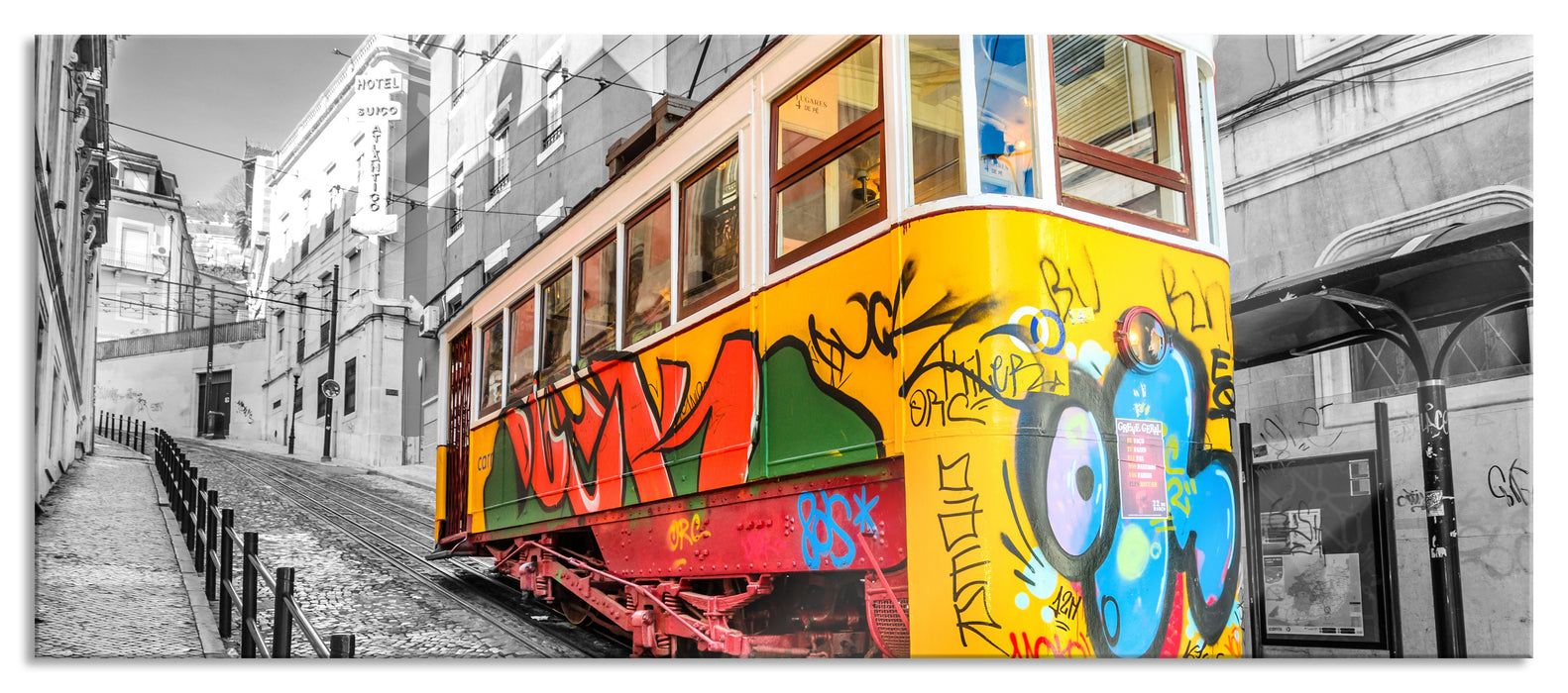 Pixxprint kleine Besprühte S-Bahn, Glasbild Panorama