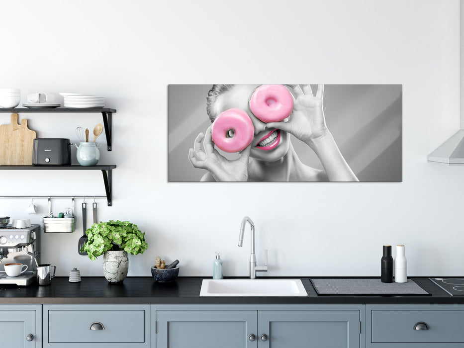 Frau mit Donut Augen, Glasbild Panorama