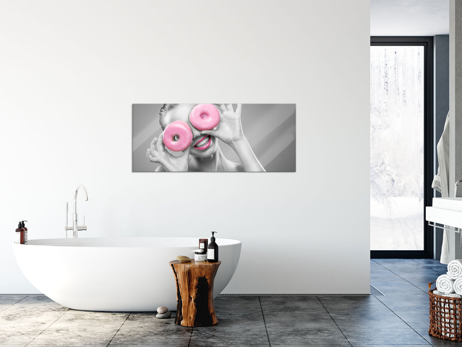 Frau mit Donut Augen, Glasbild Panorama