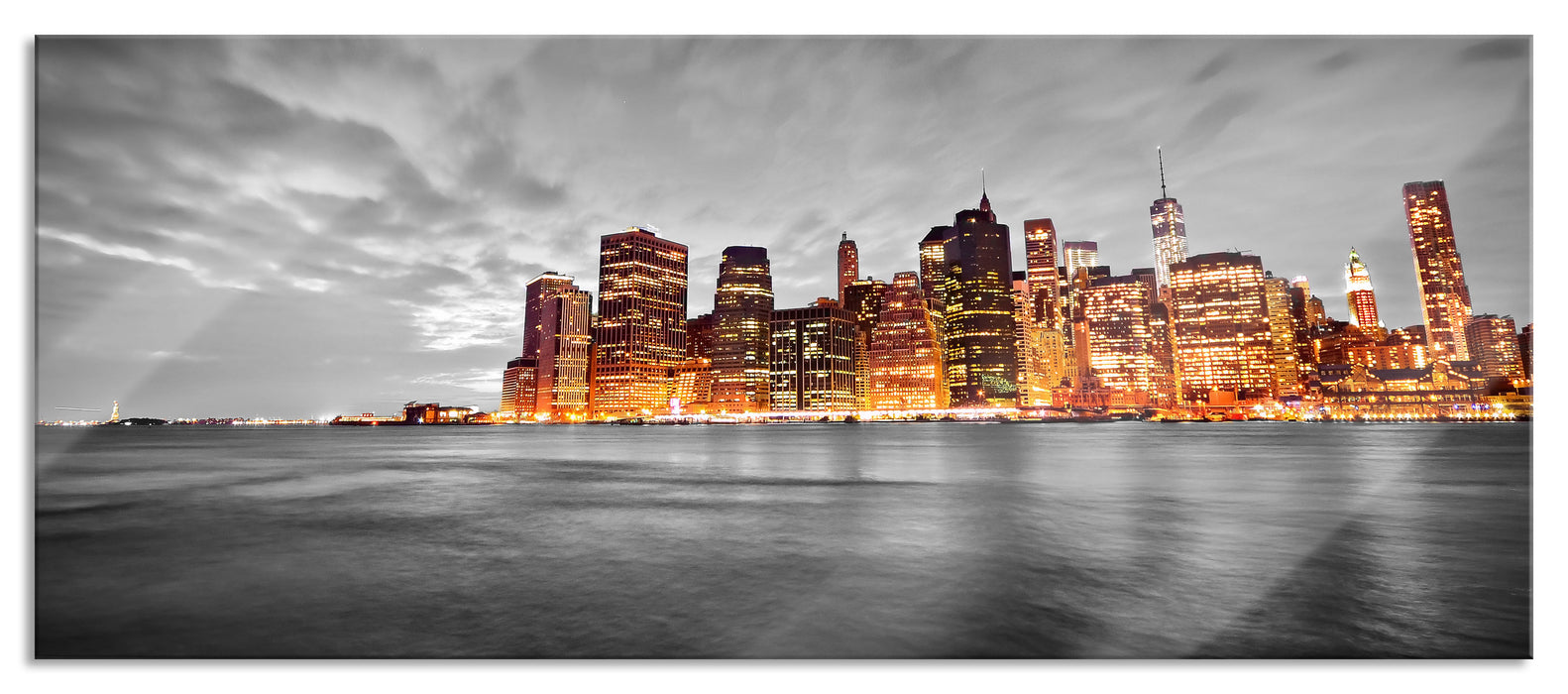 Skyline von New York bei Nacht, Glasbild Panorama