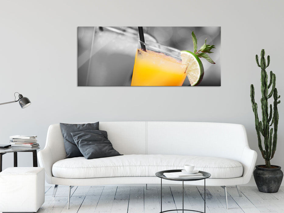 Leckerer fruchtiger Sommercocktail, Glasbild Panorama