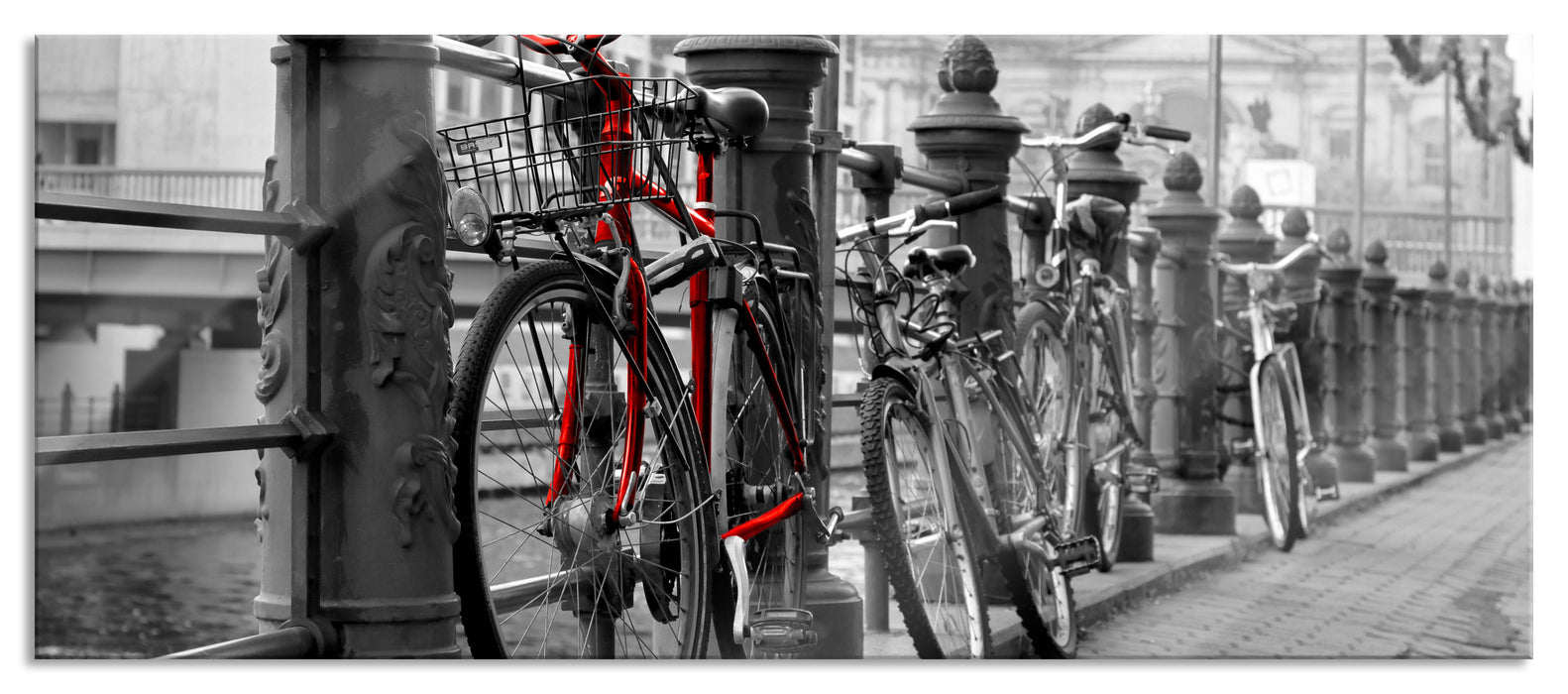 Pixxprint Fahrräder an Wasserstraße, Glasbild Panorama