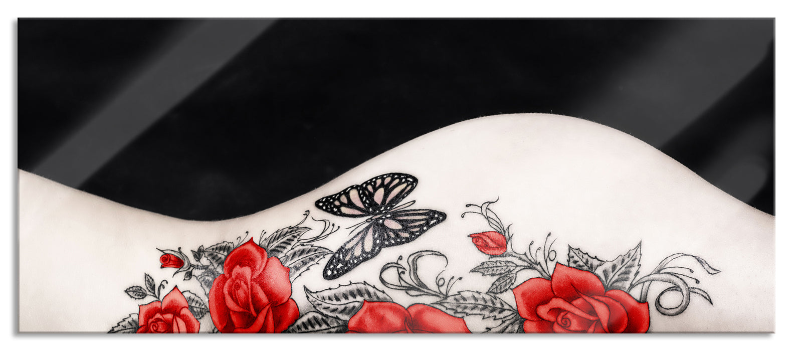 Pixxprint Rosen Tattoo mit Schmetterling, Glasbild Panorama