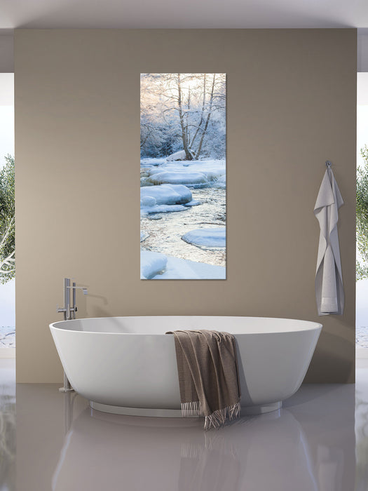 Bach in Winterlandschaft, Glasbild Panorama