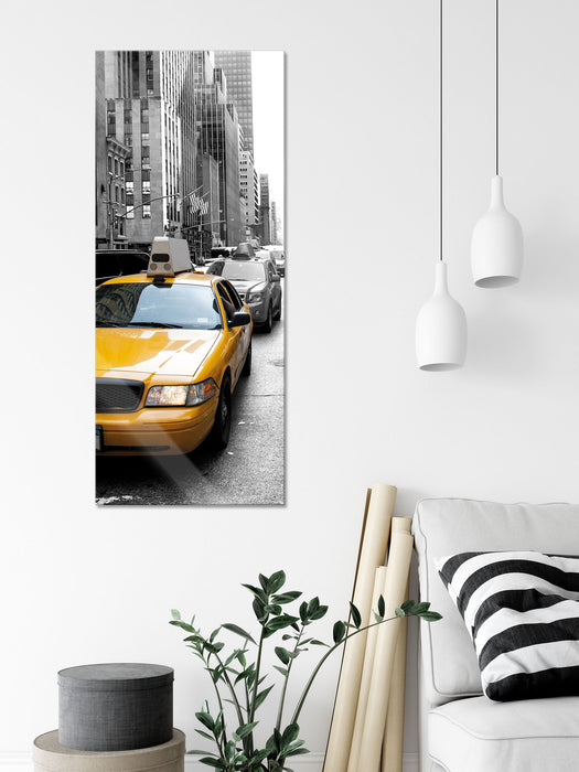 Gelbes Taxi in New York schwarz/weiß, Glasbild Panorama