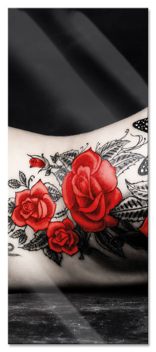 Pixxprint rotes Rosen Tattoo mit Schmetterling, Glasbild Panorama