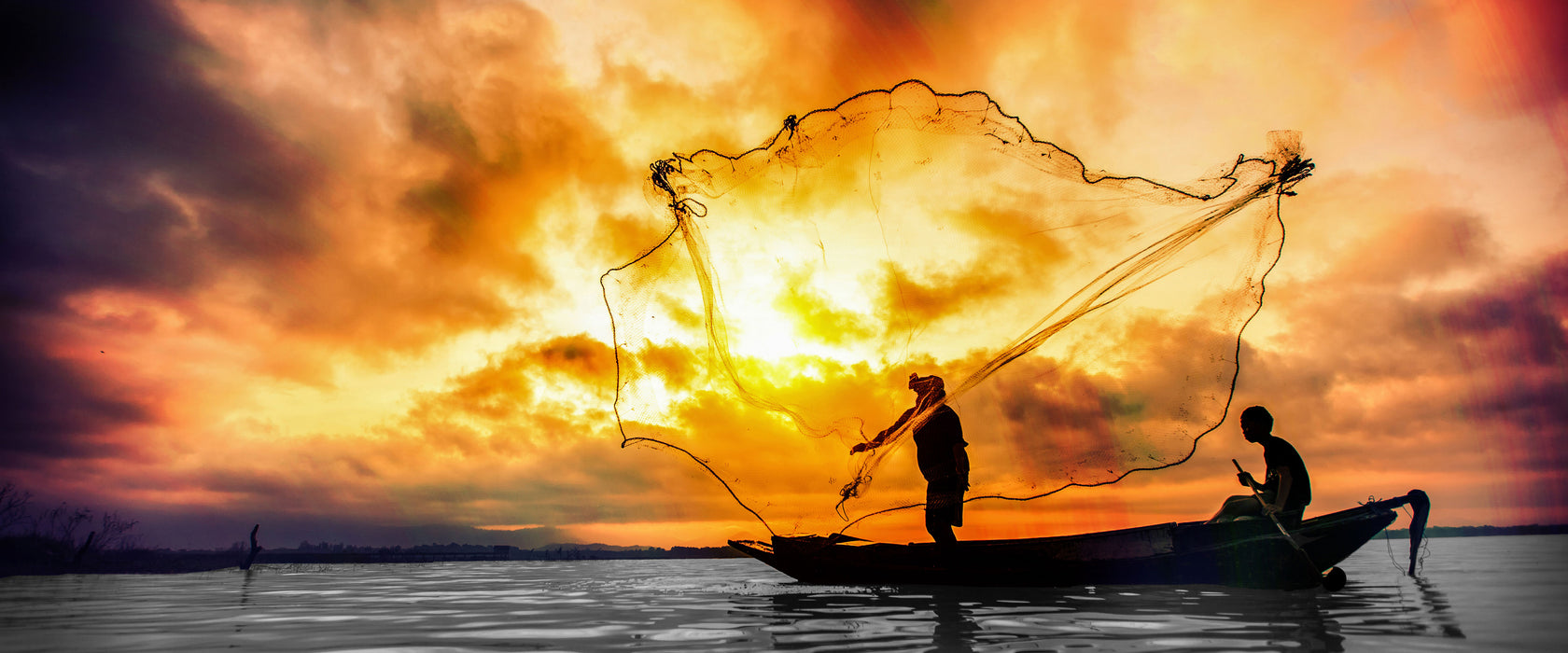 Angler mit großem Fangnetz, Glasbild Panorama