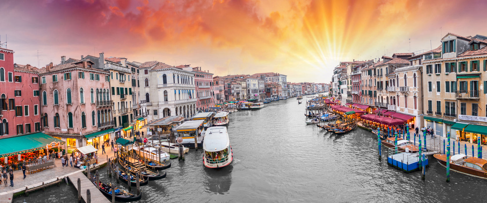 Wasserstraße in Venedig, Glasbild Panorama