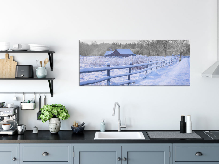 Holzhaus in Landschaft, Glasbild Panorama