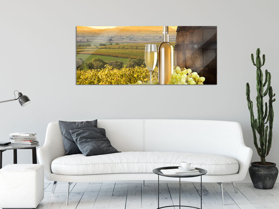 Weinreben mit Weinflasche und Fass, Glasbild Panorama