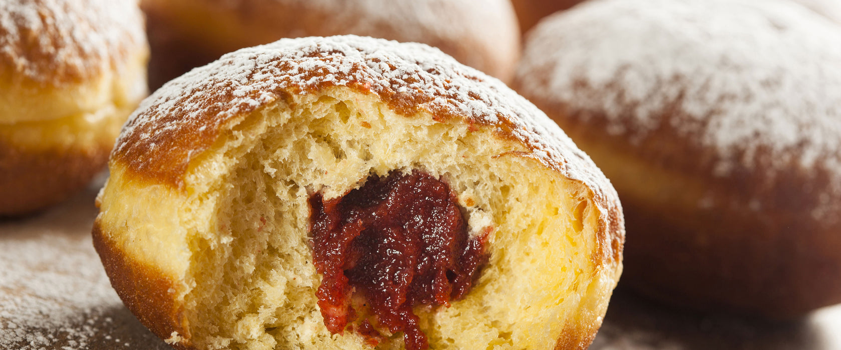 Lecker gefüllte Krapfen, Glasbild Panorama