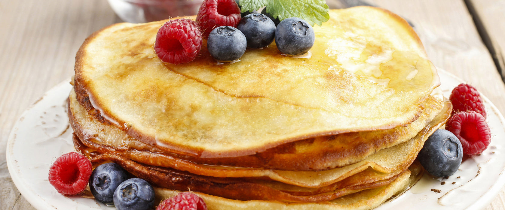 Süße Pfannkuchen mit Beeren, Glasbild Panorama
