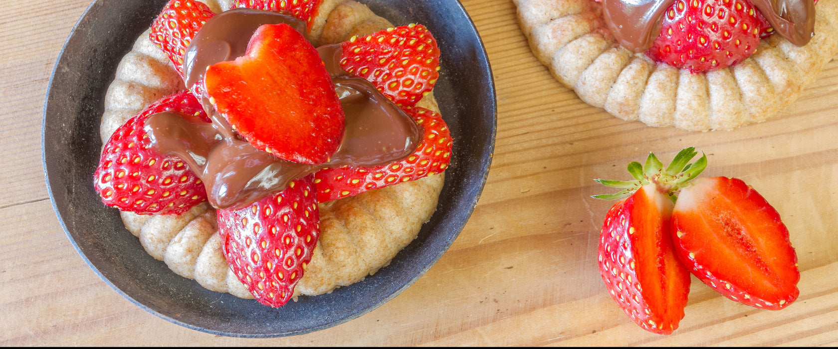 Süße Erdbeertörtchen, Glasbild Panorama