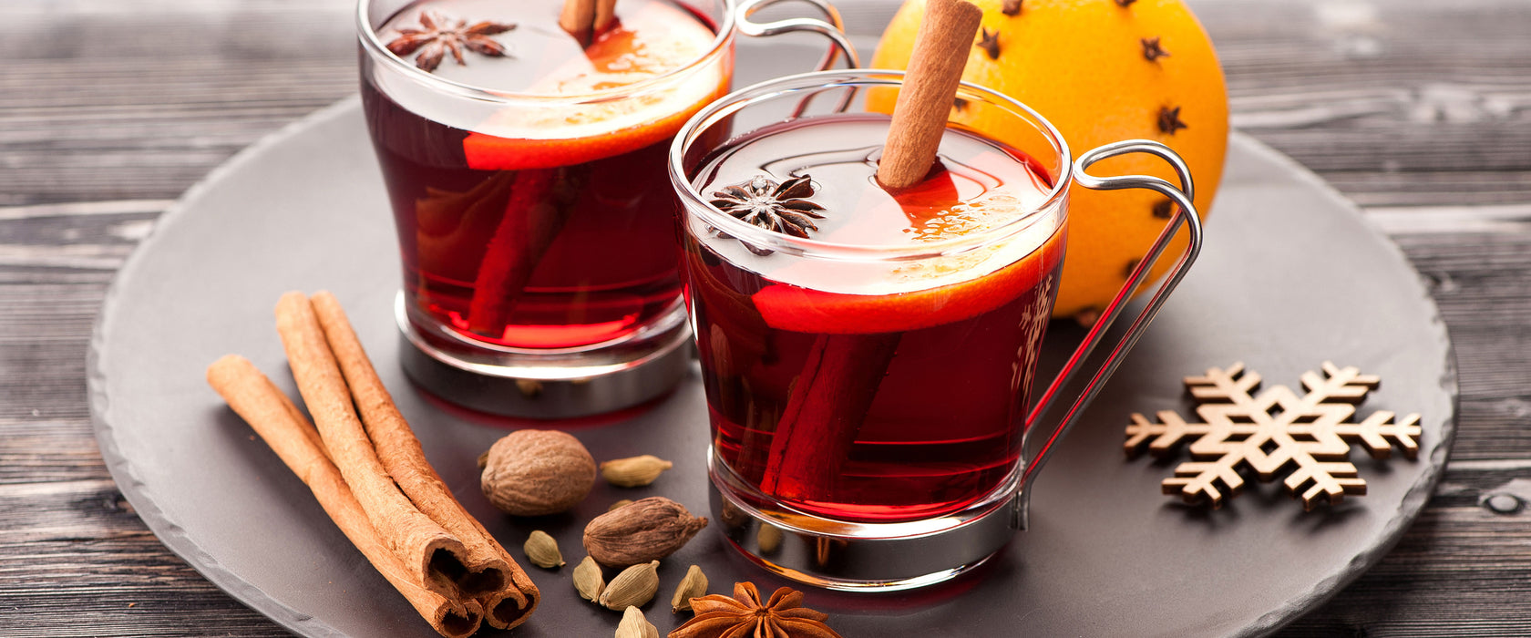 Aromatischer Glühwein mit Zimt, Glasbild Panorama