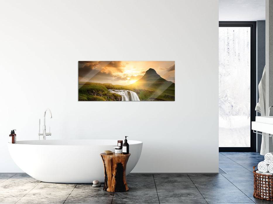 Wasserfall bei Sonnenuntergang, Glasbild Panorama