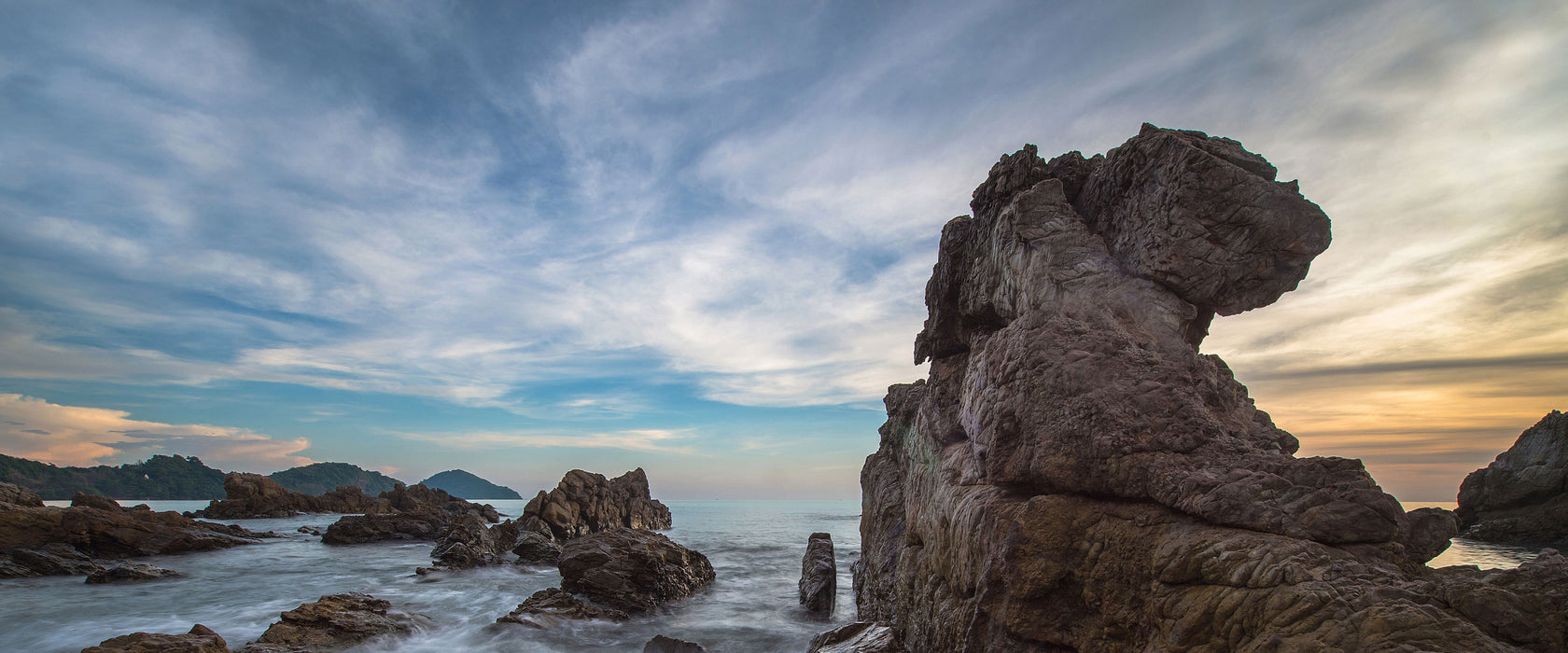 Küste bei Abenddämmerung, Glasbild Panorama