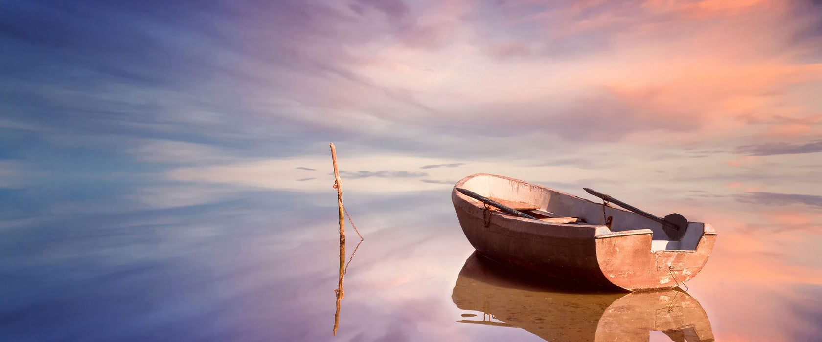 Einsames Boot auf See, Glasbild Panorama