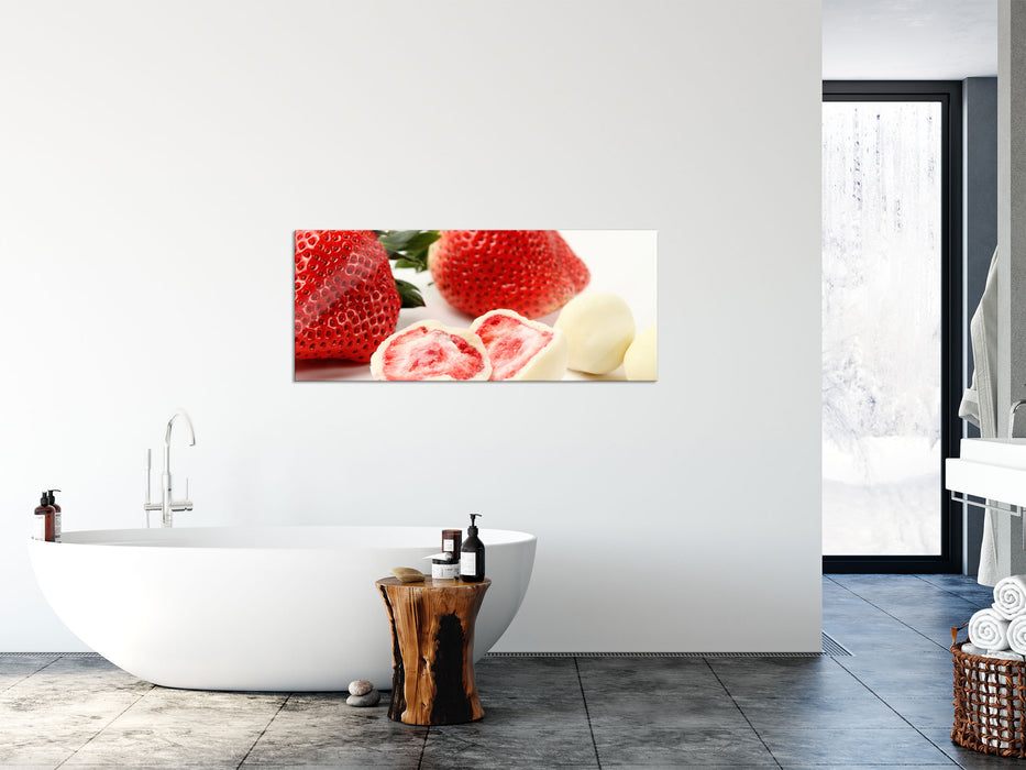 Erdbeeren mit Schokolade umhüllt, Glasbild Panorama