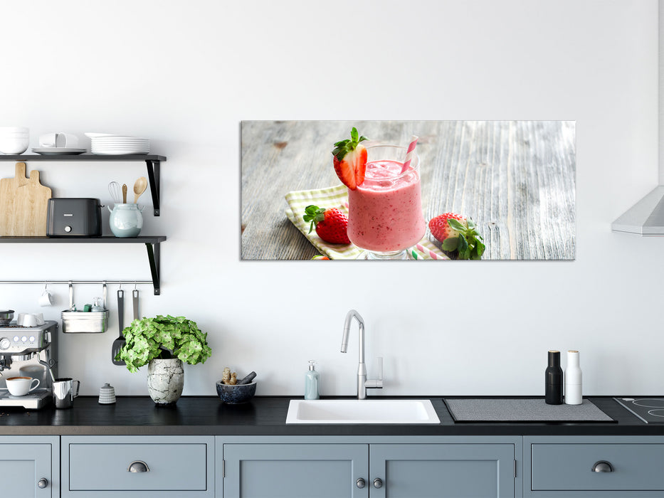 Köstlicher Erdbeershake, Glasbild Panorama