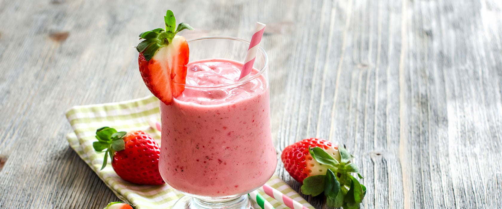 Köstlicher Erdbeershake, Glasbild Panorama