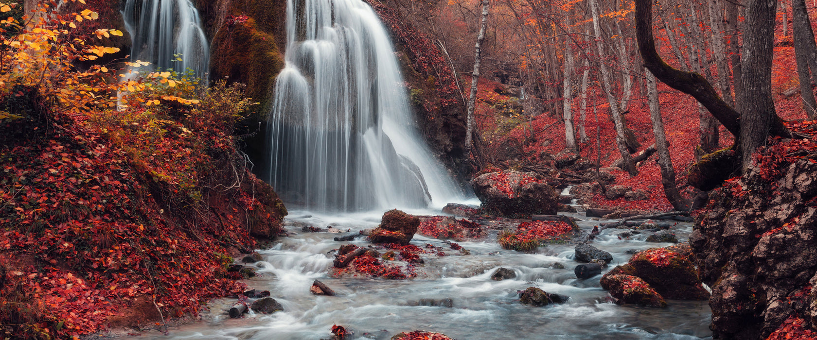 Wasserfall im Wald, Glasbild Panorama