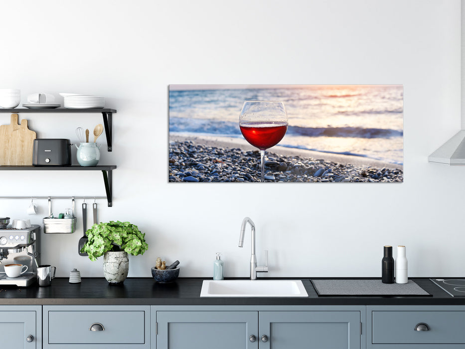 Weinglas am Strand, Glasbild Panorama