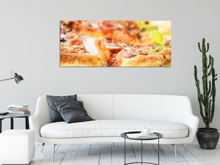 Frischgebackene Pizza, Glasbild Panorama