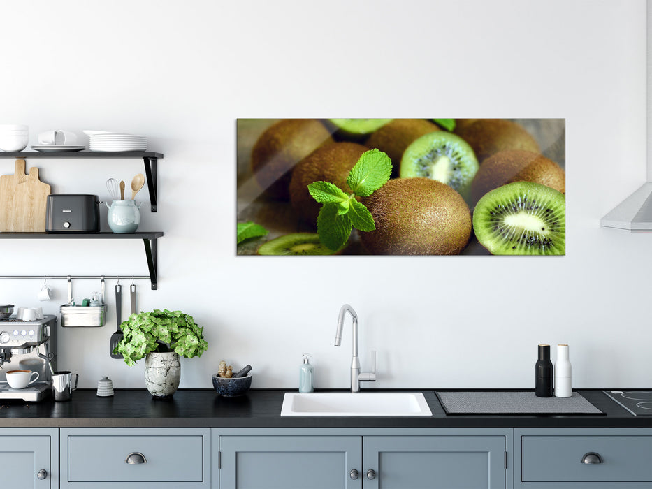 Kiwis auf Holztisch, Glasbild Panorama