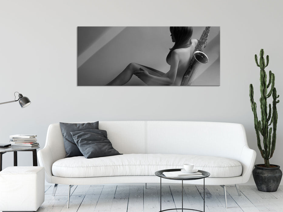 Attraktive Frau mit Saxophone, Glasbild Panorama