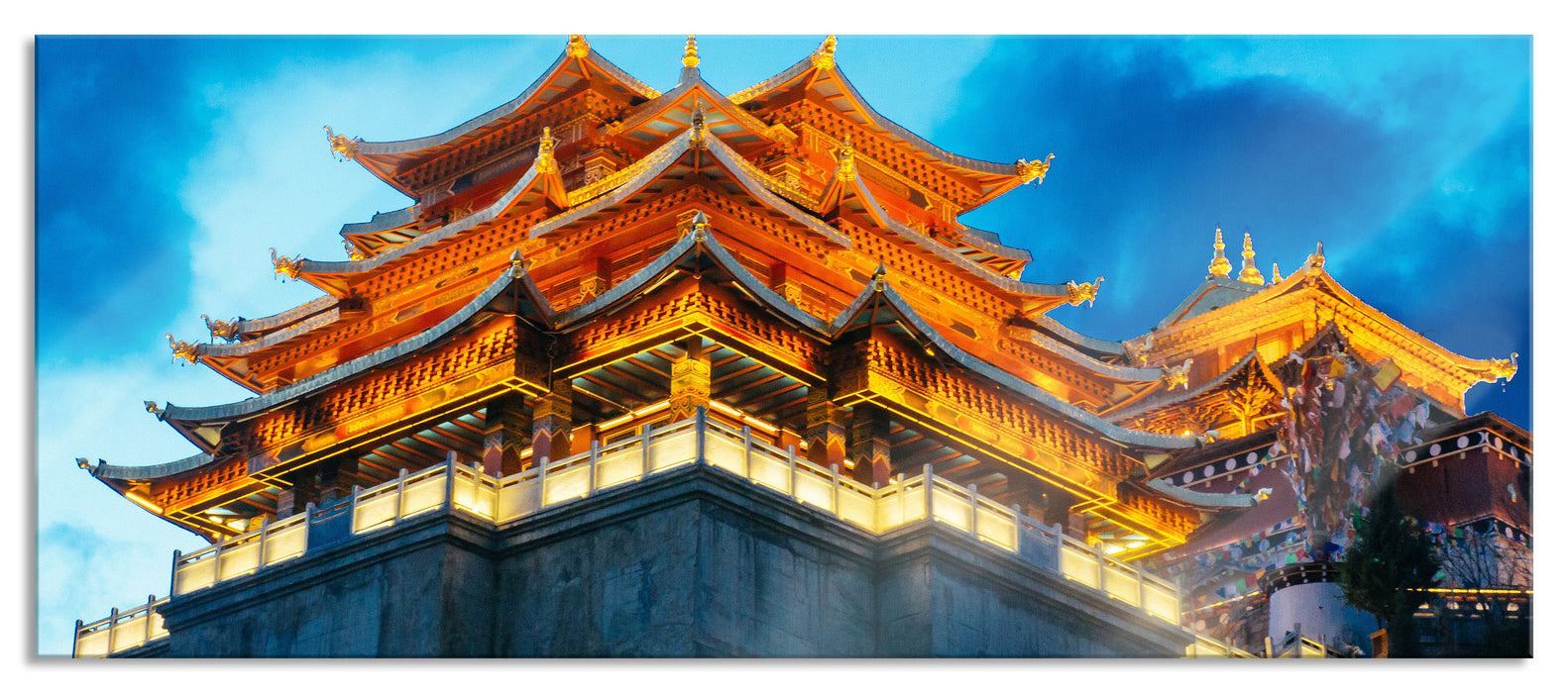 Pixxprint Leuchtender Tempel in China, Glasbild Panorama