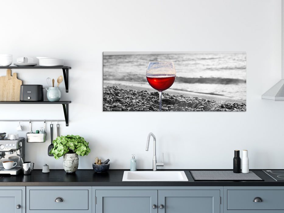Weinglas am Strand, Glasbild Panorama