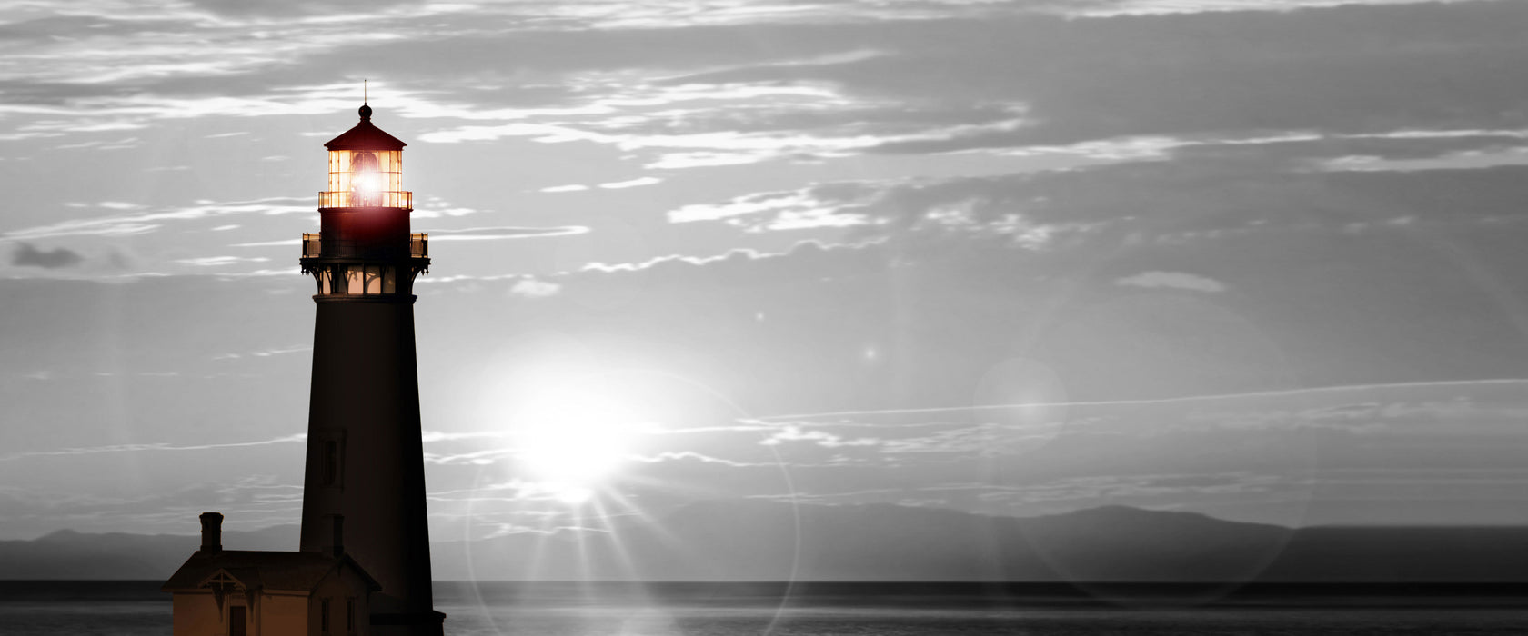 Leuchtturm im Sonnenuntergang, Glasbild Panorama